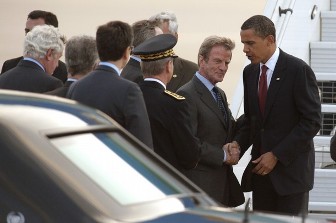 Barack Obama accueilli par Bernard Kouchner le 5 juin