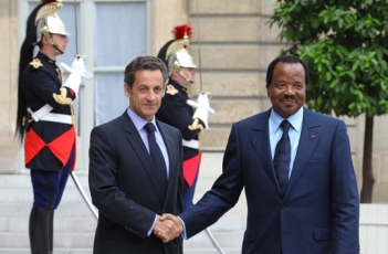 Nicolas Sarkozy et Paul Biya en juillet 2009 au palais de l'Elyse