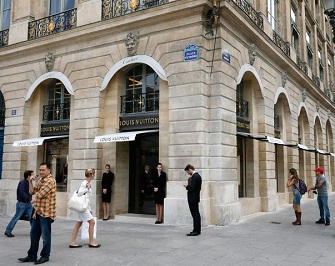 Louis Vuitton, un des symboles du luxe français, a ouvert une boutique Place Vendome le 3 juillet 2012