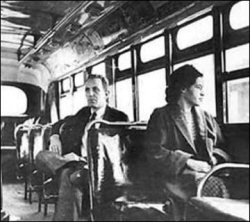 Rosa Parks s'asseyant  l'avant d'un bus aprs la victoire