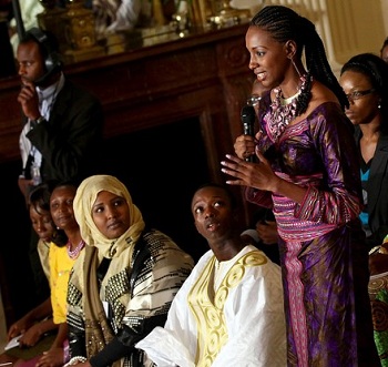 Fatoumata Sangho s'adresse  Barack Obama lors du forum avec le prsident amricain le 3 aot
