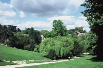 Le parc des Buttes Chaumont, dans le XIXe arrondissement de Paris