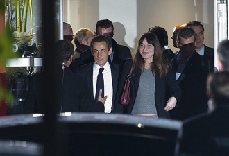 Nicolas Sarkozy  la sortie du dbat avec Franois Hollande le mercredi 2 mai 2012