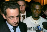 Nicolas Sarkozy et des proches des victimes du transformateur de Clichy Sous Bois