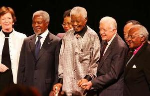 Nelson Mandela entour� de Kofi Annan, Jimmy Carter et Desmond Tutu