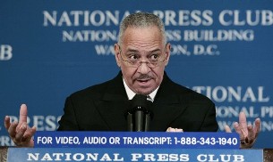 Jeremiah Wright affirme comprendre qu'Obama ait adopt� une posture 'politicienne' : 'sans cela, il ne pourrait pas �tre �lu'