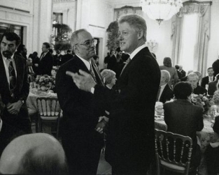 Jeremiah Wright avait fait partie d'une délégation éclésiastique reçue à la Maison Blanche sous Clinton