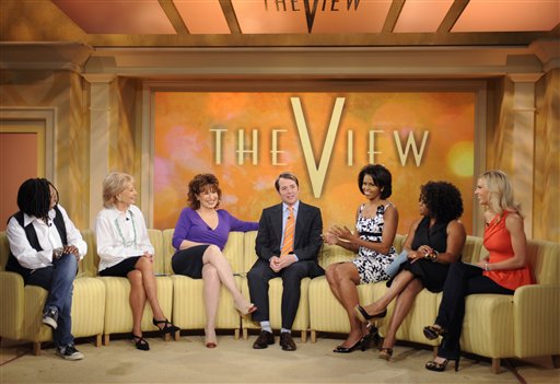 Michelle Obama, la troisième en partant de la droite, sur le plateau de ''The View''