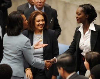 Rama Yade salue Condoleezza Rice le 19 juin avant une runion du conseil de scurit de l'ONU sur les femmes et la paix