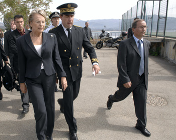 Dominique Rossi ( droite), lors d'une visite de MAM en Corse.