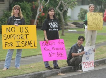 Des activites pro-palestiniens manifestent devant la r�sidence de vacances de Barack Obama  � Hawaii le mardi 30 d�cembre