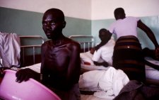 Un malade ougandais, en phase terminale