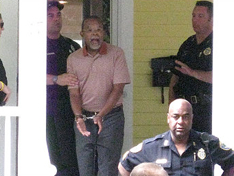Henry Louis Gates Jr lors de son arrestation par la police devant son domicile le 16 juillet