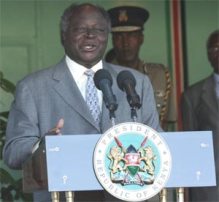 Mwai Kibaki lors d'une confrence de presse 