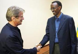 Paul Kagame et Bernard Kouchner