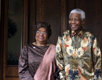 Nelson Mandela avec Ellen Johnson-Sirleaf le 11 juillet dernier