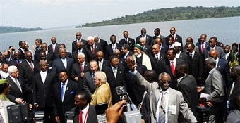 Les prsidents africains prs du lac victoria
