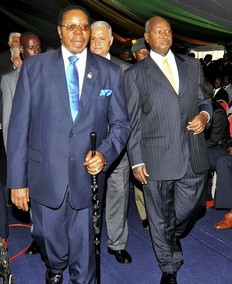 Yoweri Museveni et Bingu Wa Mutharika, prsident en exercice de l'UA