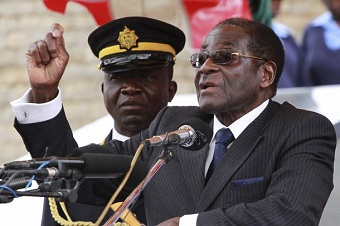 Robert Mugabe lors de l'enterrement de sa soeur Sabina le dimanche 1er aot 2010