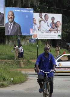 Affiches de campagne reprsentant Laurent Gbagbo et d'Alassane Ouattara