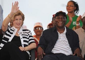 Alassane Ouattara et son pouse Dominique en campagne le 15 octobre  Abidjan