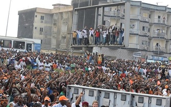 Des supporters d'Alassane Ouattara lors de son meeting du 15 octobre