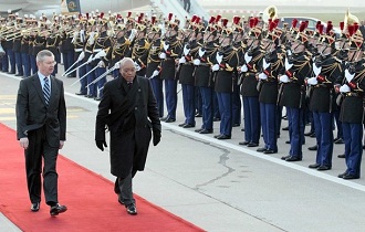 Jacob Zuma accueilli par Henri de Raincourt mardi  l'aroport d'Orly