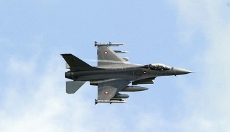 Un avion F16 danois prs d'une base de l'Otan en Sicile le samedi 19 mars