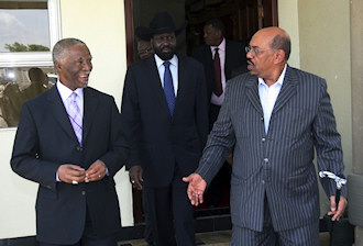 Le mdiateur de l'U.A Thabo Mbeki avec les prsidents des deux Soudan