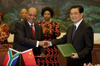 Le prsident chinois Hu Jintao ici avec le prsident sud-africain Jacob Zuma