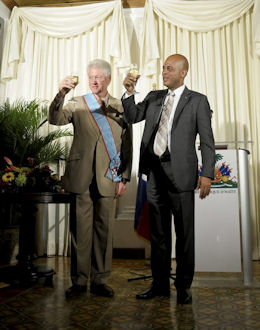 Michel Martelly et Bill Clinton le 21 juillet lors d'une confrence de presse  Port-au-Prince