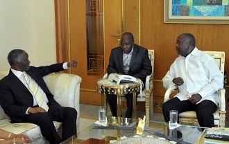 A Abidjan le 5 dcembre 2010 en tant que mdiateur dans la crise ivoirienne