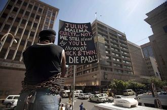 Golden Miles Budu, un soutien de Julius Malema s'enchane pour le soutenir le 10 novembre 2011