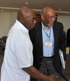 Olusegun Obasanjo et Johnnie Carson le 26 fvrier 2012  Dakar