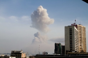 Fume de l'explosion vue depuis la RDC voisine