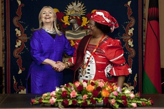 Joyce Banda et Hillary Clinton  Lilongwe au Malawi le dimanche 5 aot 2012