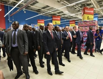 Alassane Ouattara lors de l'inauguration du centre commercial PlaYce