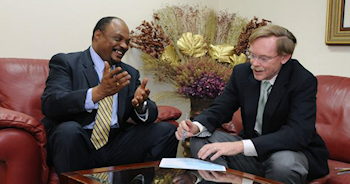 Daniel Dorsainvil, ministre des finances d'Haïti, et Robert Zoellick, président de la banque mondiale