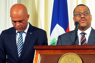 Michel Martelly et son nouveau premier ministre Gary Conille le 6 octobre 2011  Port au Prince