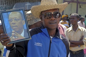 Un partisan de Jean-Bertrand Aristide manifestant le 29 fvrier 2012