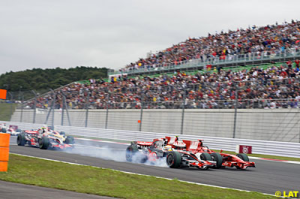 Lewis Hamilton en train de manquer son premier freinage