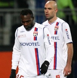 John Mensah expuls lors du match Lyon Le Havre aprs avoir t victime d'insultes racistes