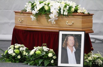 Le cercueil de Bruno Metsu lors de l'hommage qui a lui a t rendu vendredi (18/10)  Dunkerque