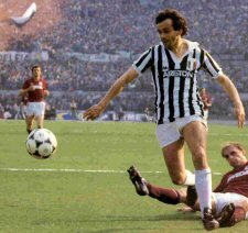 Petit fils d'italiens originaire du Piemont, Michel Platini termina sa carrire en Italie  la Juventus de Turin