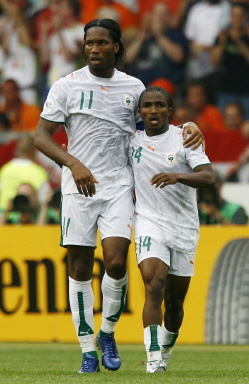 Didier Drogba et Bakary Kon en quipe de Cte d'Ivoire