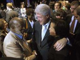 Clarence Avant avec Bill Clinton et Debra Lee, prsidente de B.E.T