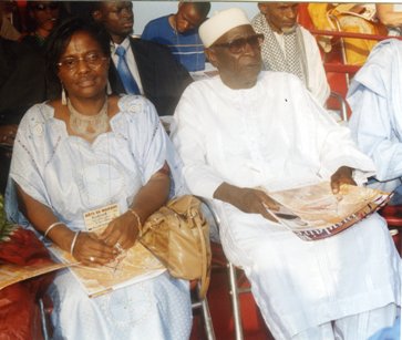 P. Herzberger et Joseph Ndiaye, Conservateur de la maison des esclaves