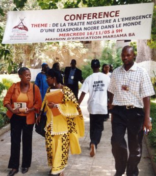 P. Herzberger-Fofana et des participants a la confrence