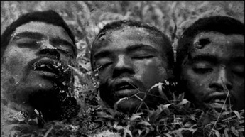 Ttes coupes de combattants nationalistes exposes en public (Association des vtrans du Cameroun, Asvecam).