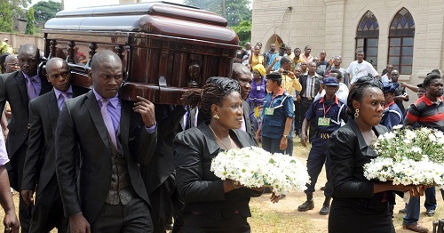 Le cercueil de Chinua Achebe jeudi 23 mai 2013  Ogidi